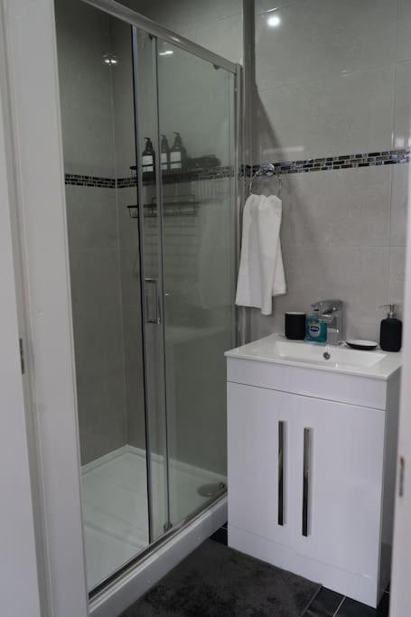 Stylish 1 Bed Apartment In Newly Refurbished Building W/ Parking & Wi-Fi Бирмингем Экстерьер фото